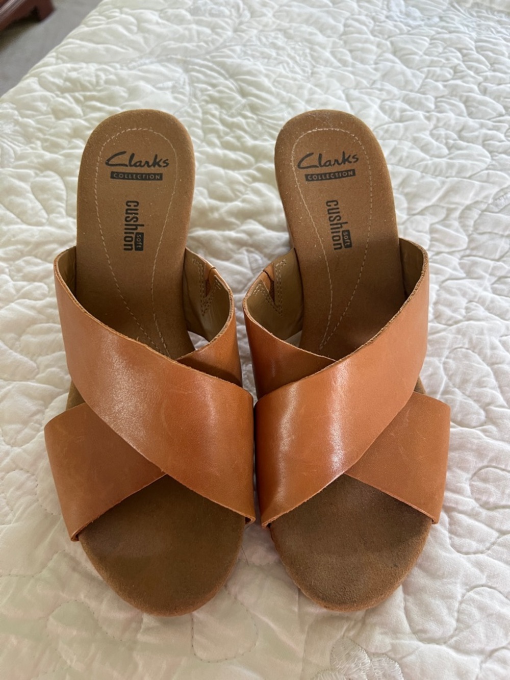 Clarks Women's Tan Leather Crossover Slide Wedges.EUC.Sz-7.5M